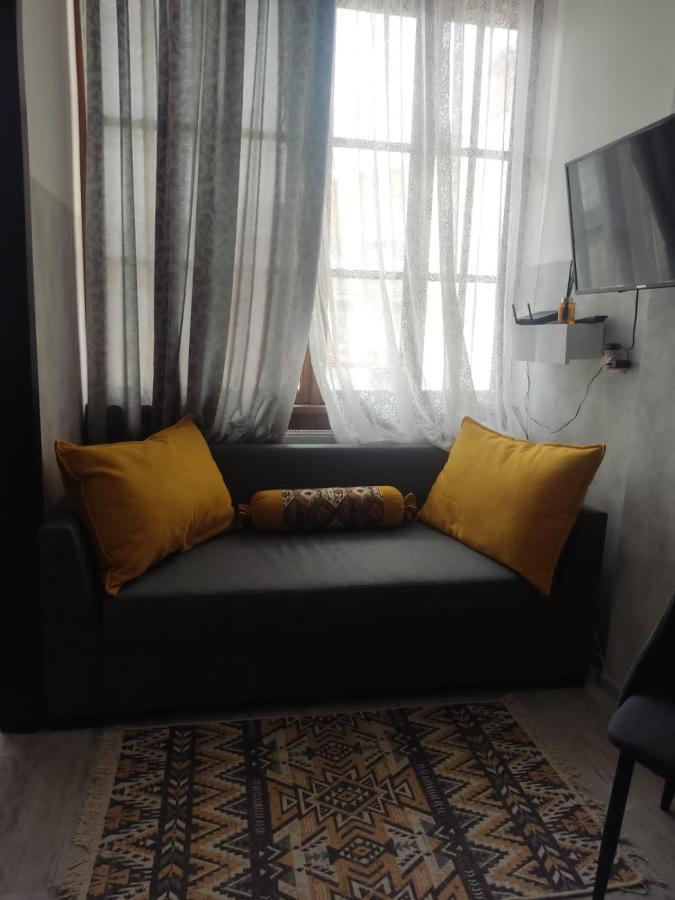 Ahmashenebeliapart Tbilisi Buitenkant foto