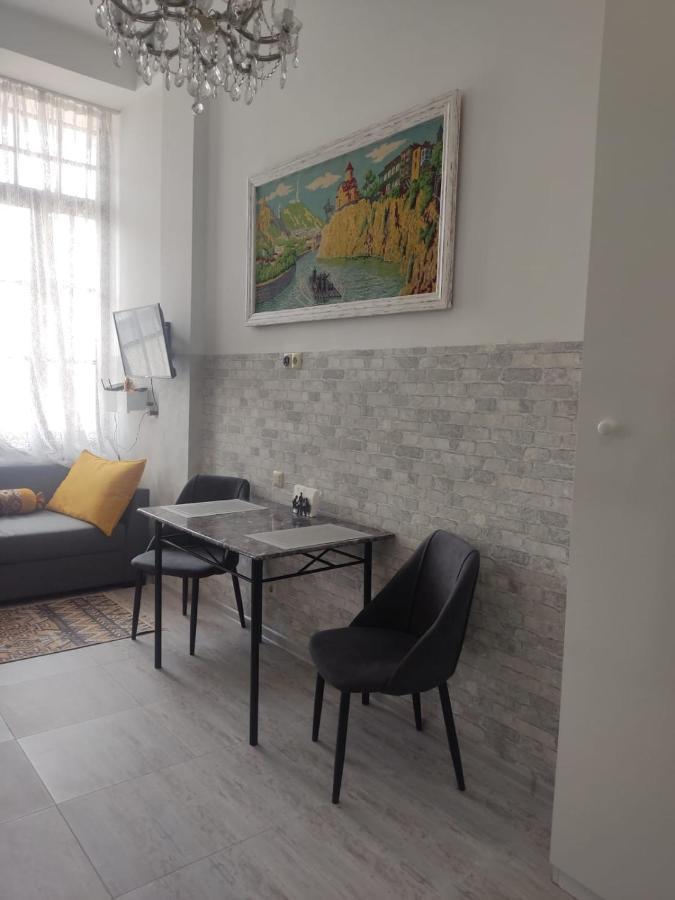 Ahmashenebeliapart Tbilisi Buitenkant foto