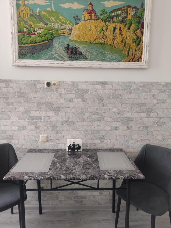 Ahmashenebeliapart Tbilisi Buitenkant foto